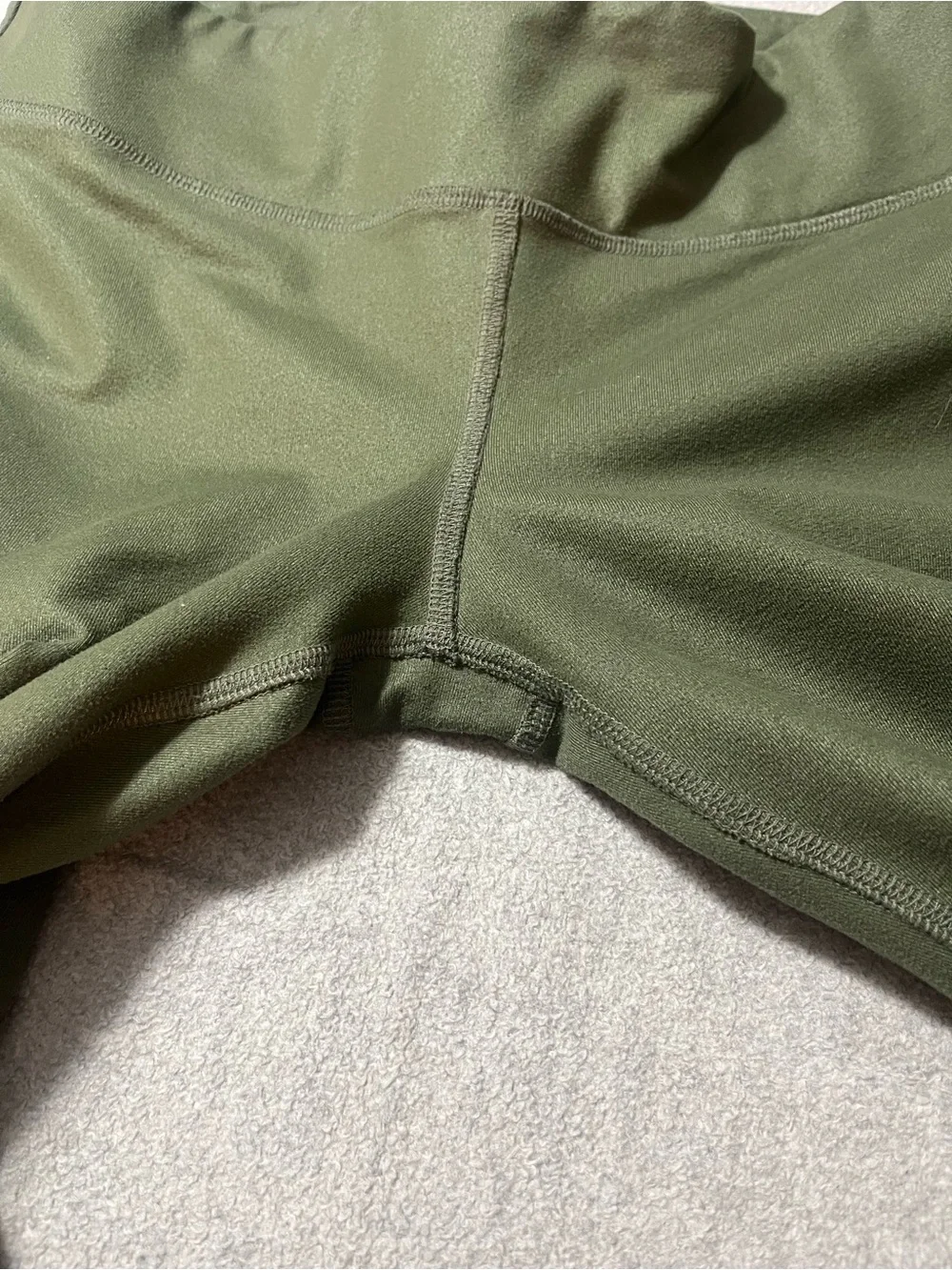 Alo Yoga Idol Ruched leggings.